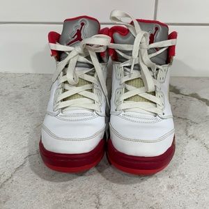 Jordan Retro V size 4Y